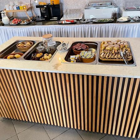 סרנדה Hotel Aulona מראה חיצוני תמונה