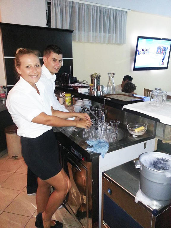 סרנדה Hotel Aulona מראה חיצוני תמונה
