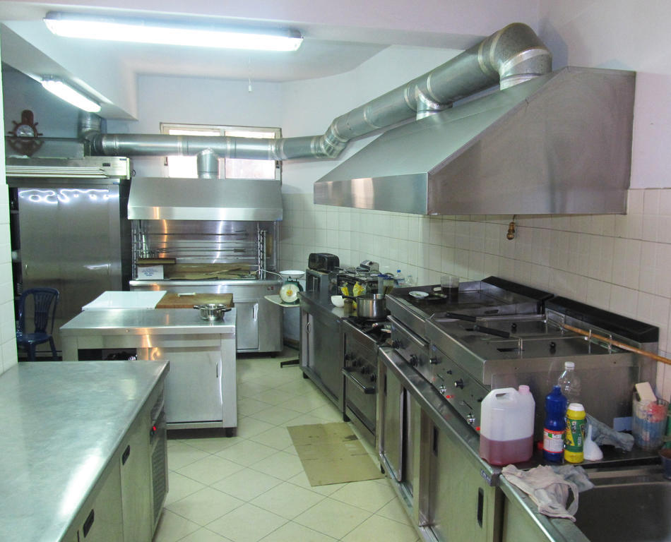 סרנדה Hotel Aulona מראה חיצוני תמונה