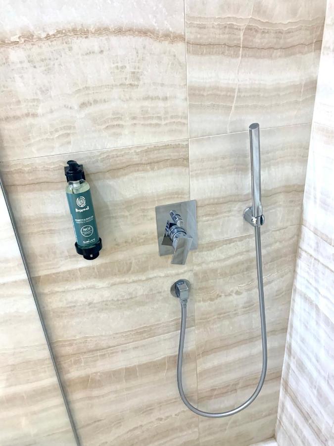 סרנדה Hotel Aulona מראה חיצוני תמונה