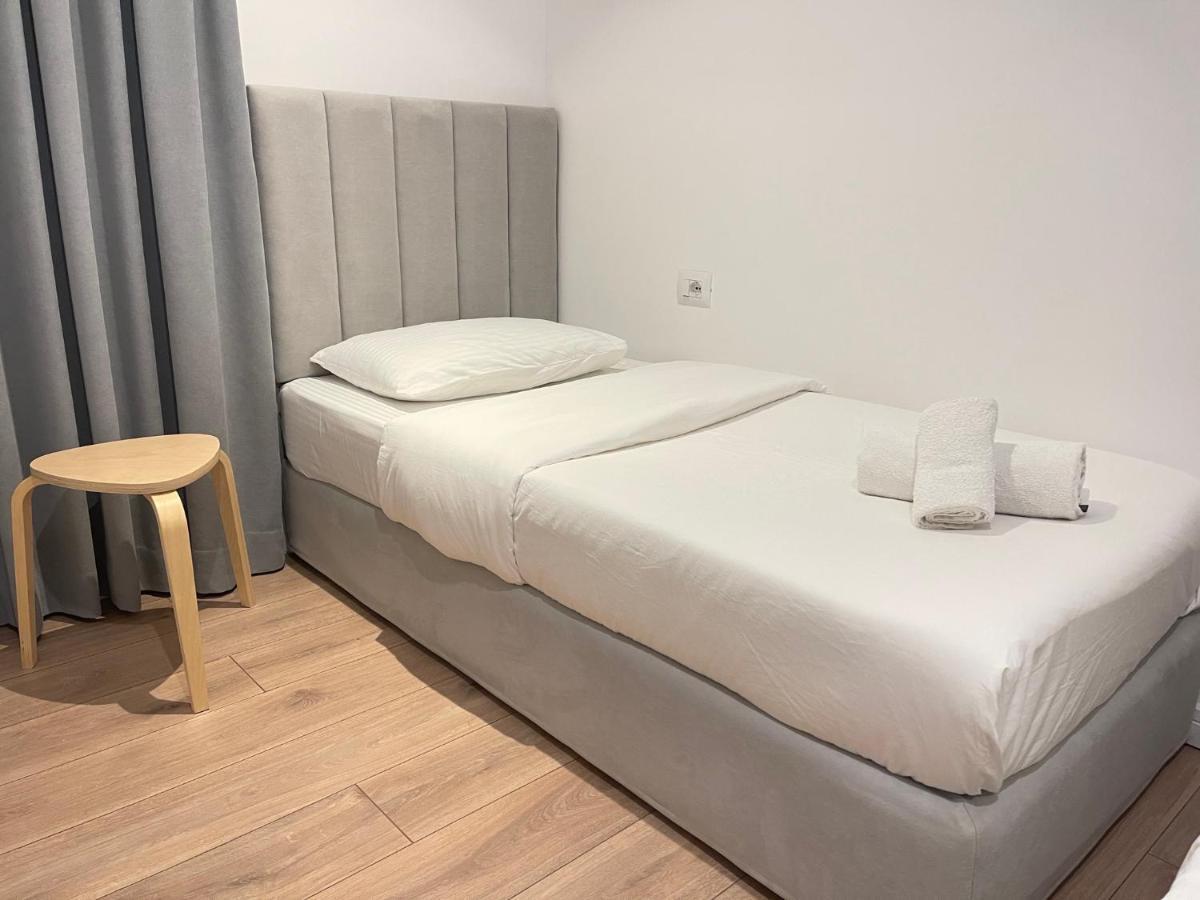 סרנדה Hotel Aulona מראה חיצוני תמונה
