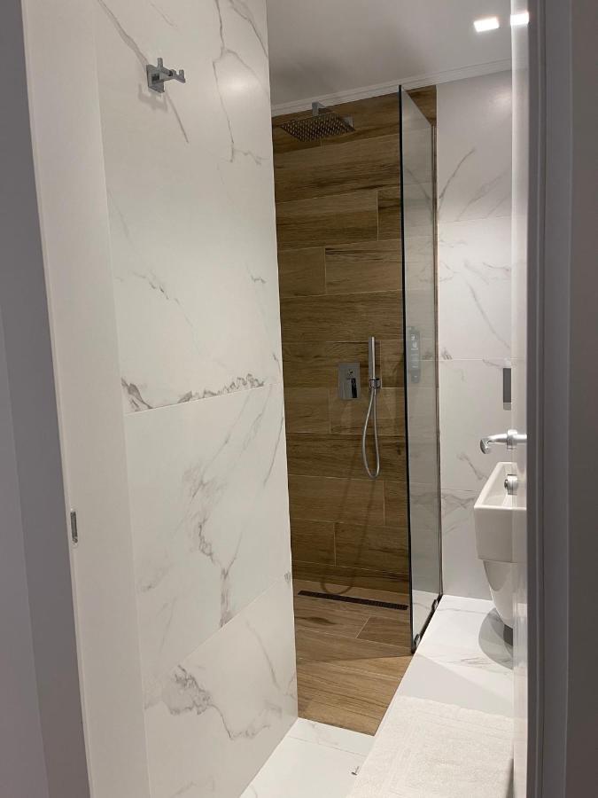 סרנדה Hotel Aulona מראה חיצוני תמונה