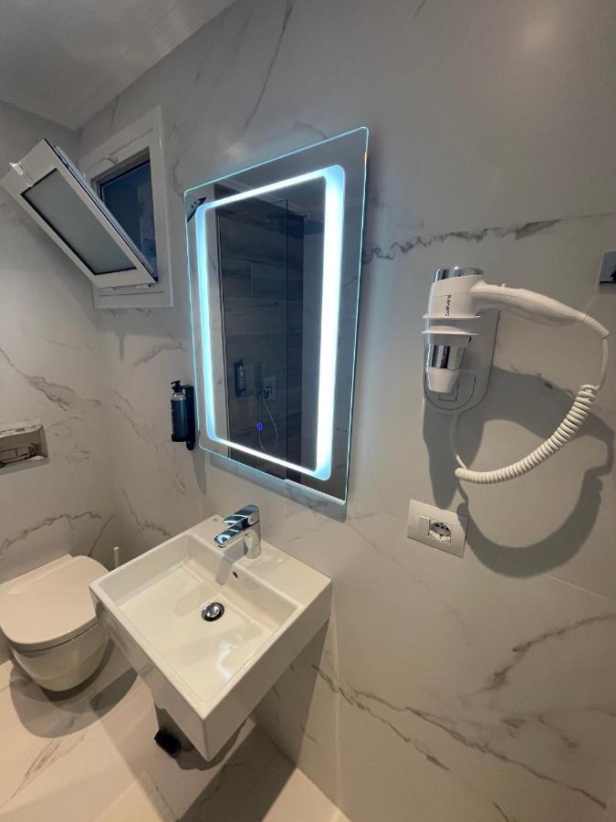 סרנדה Hotel Aulona מראה חיצוני תמונה