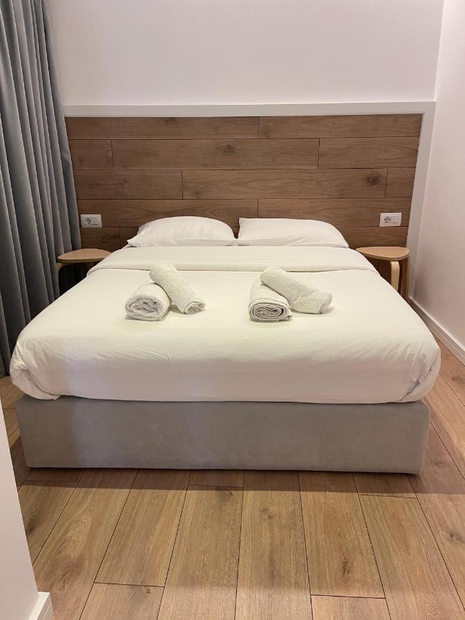 סרנדה Hotel Aulona מראה חיצוני תמונה