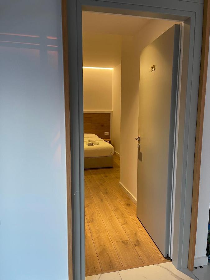 סרנדה Hotel Aulona מראה חיצוני תמונה