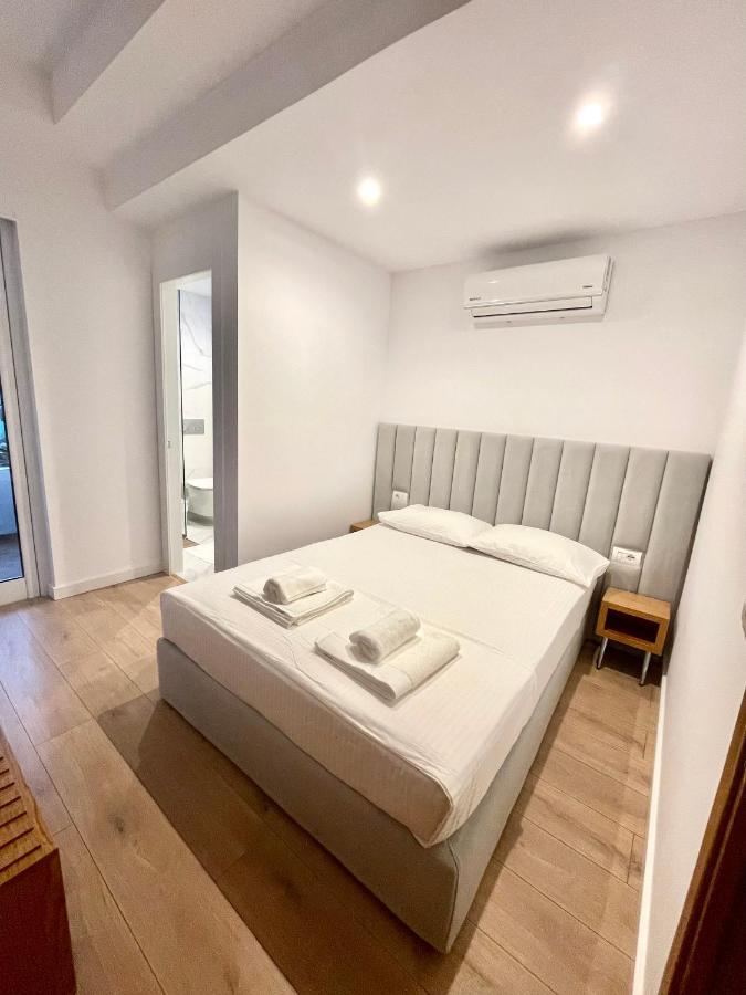 סרנדה Hotel Aulona מראה חיצוני תמונה