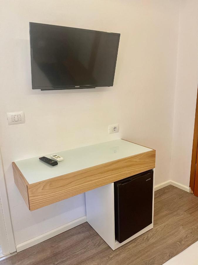 סרנדה Hotel Aulona מראה חיצוני תמונה