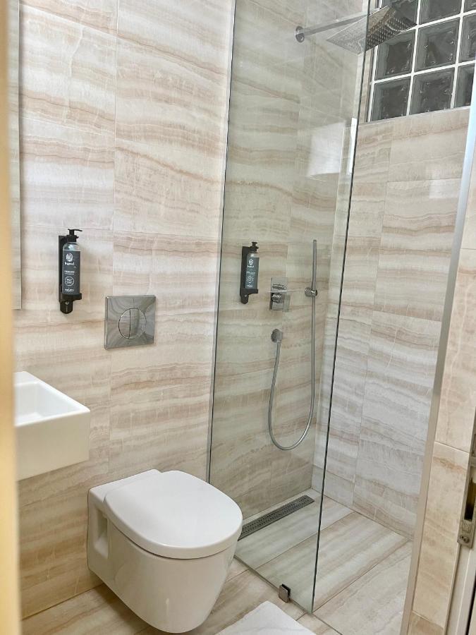 סרנדה Hotel Aulona מראה חיצוני תמונה