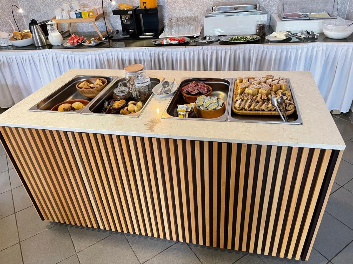 סרנדה Hotel Aulona מראה חיצוני תמונה