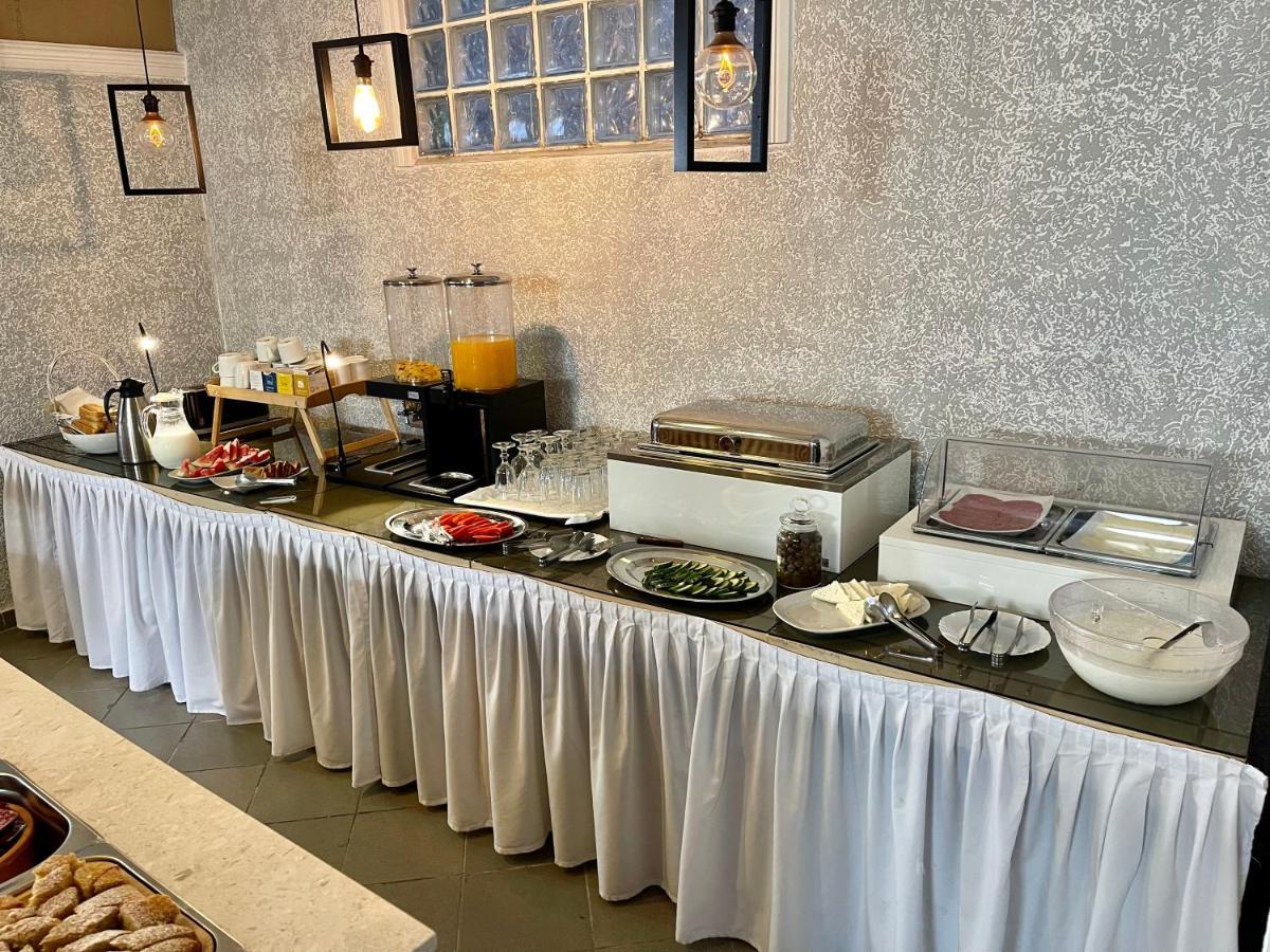 סרנדה Hotel Aulona מראה חיצוני תמונה
