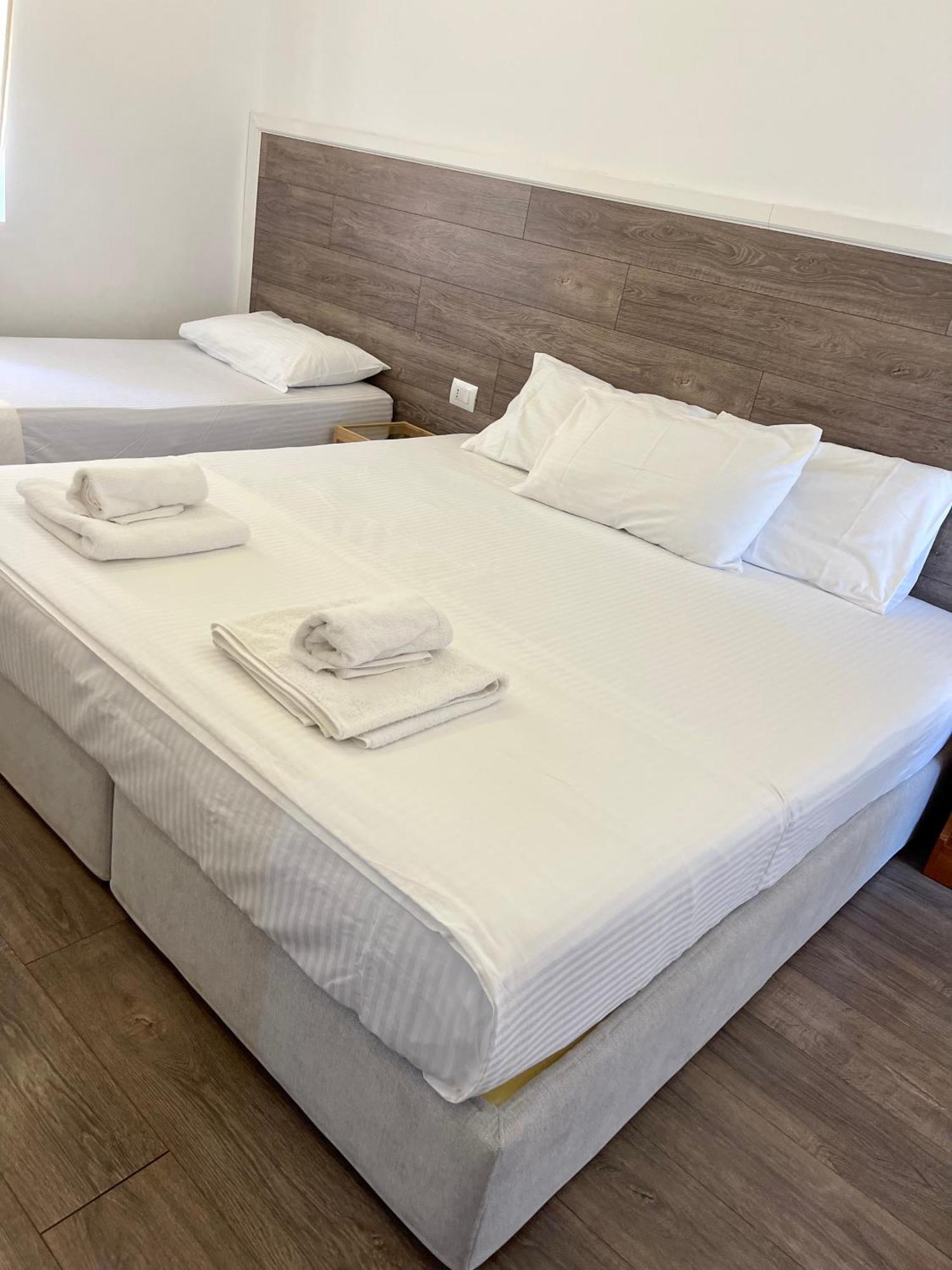 סרנדה Hotel Aulona מראה חיצוני תמונה