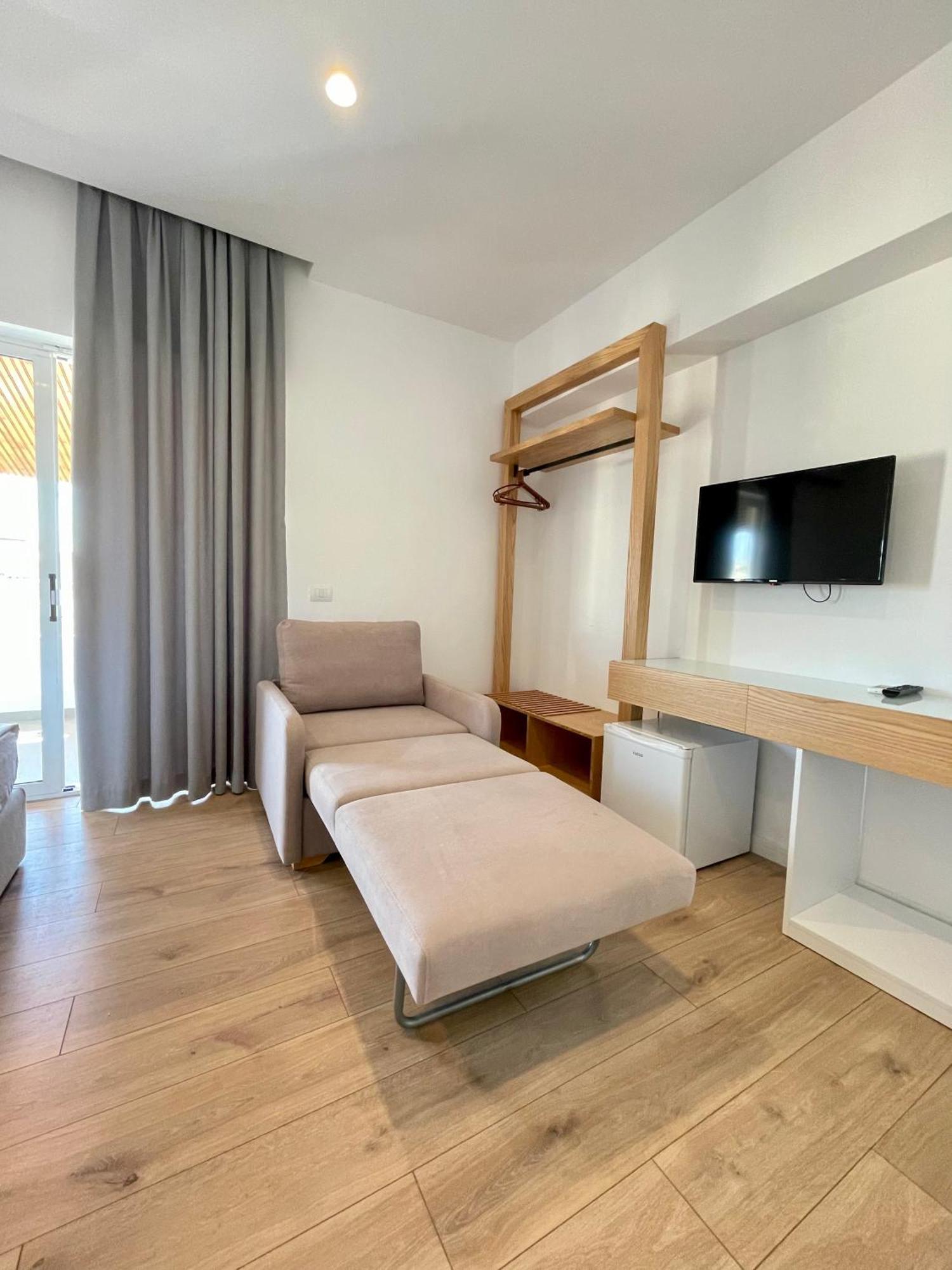 סרנדה Hotel Aulona מראה חיצוני תמונה