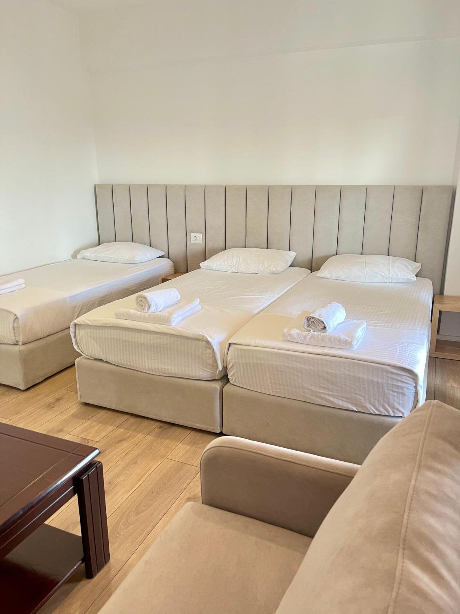 סרנדה Hotel Aulona מראה חיצוני תמונה
