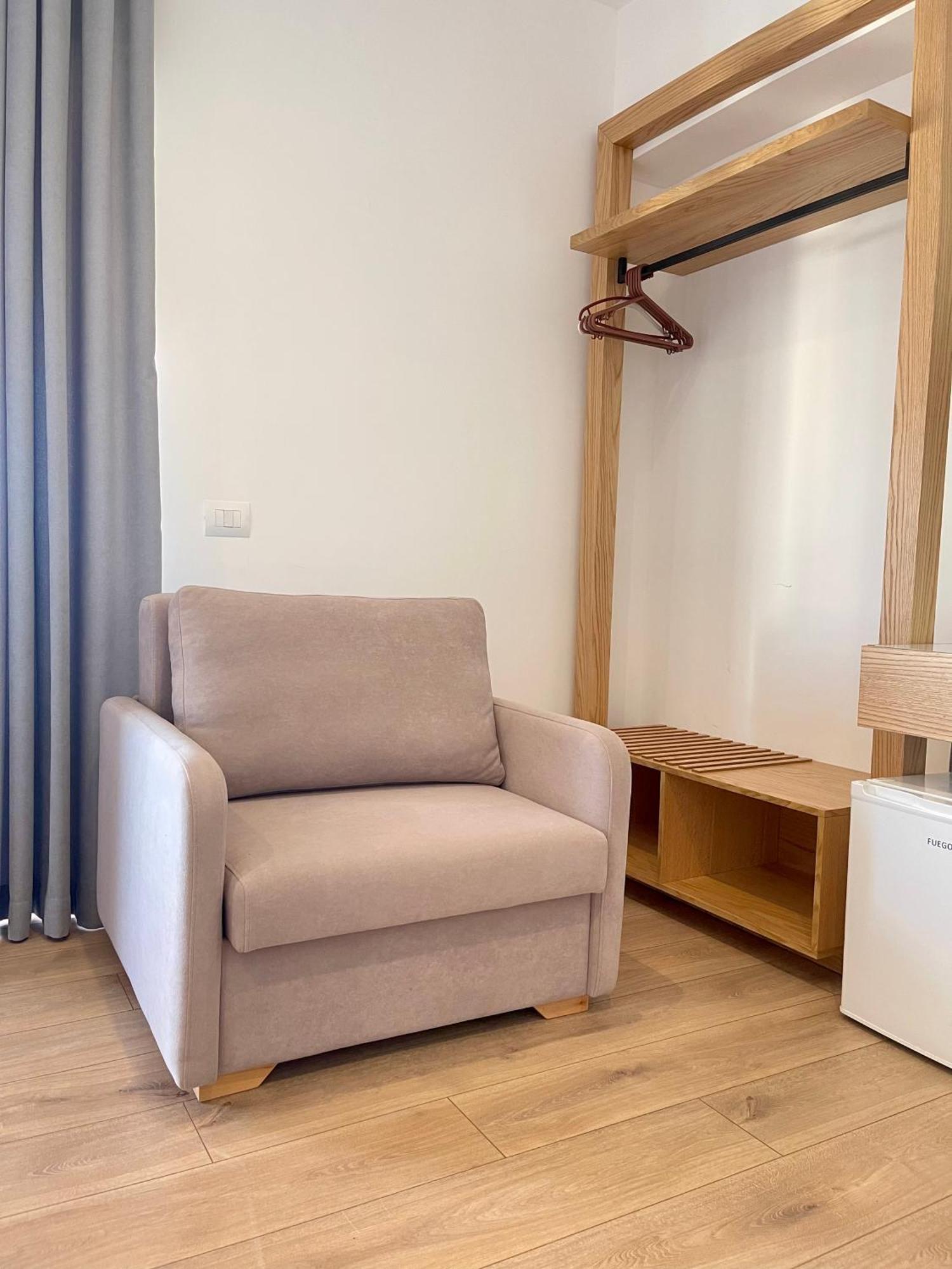 סרנדה Hotel Aulona מראה חיצוני תמונה