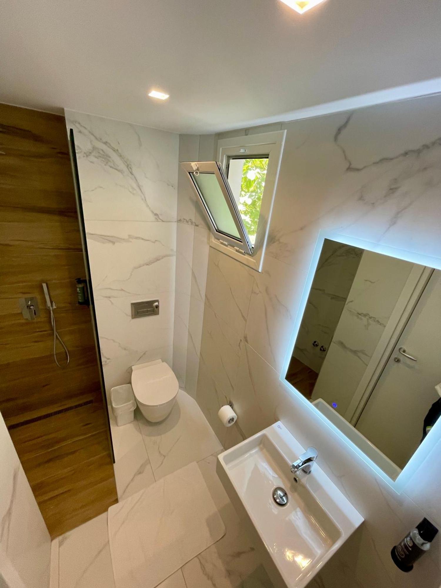 סרנדה Hotel Aulona מראה חיצוני תמונה