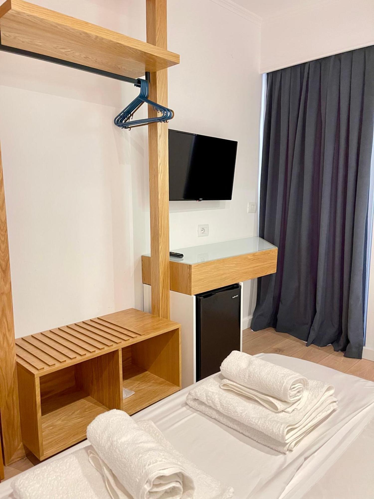 סרנדה Hotel Aulona מראה חיצוני תמונה