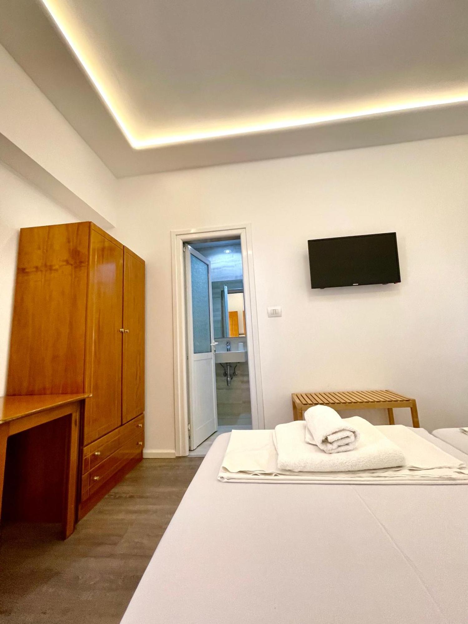 סרנדה Hotel Aulona מראה חיצוני תמונה