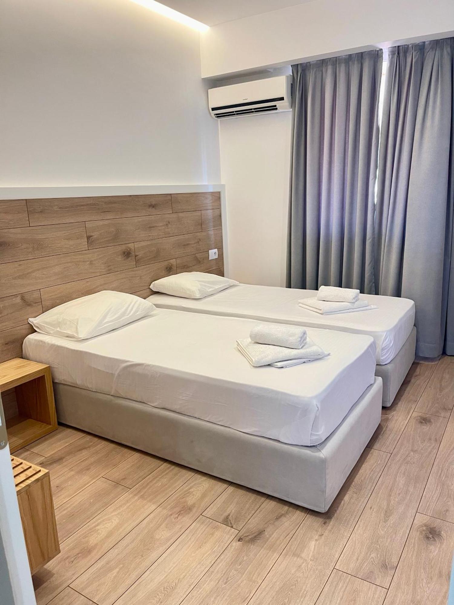 סרנדה Hotel Aulona מראה חיצוני תמונה