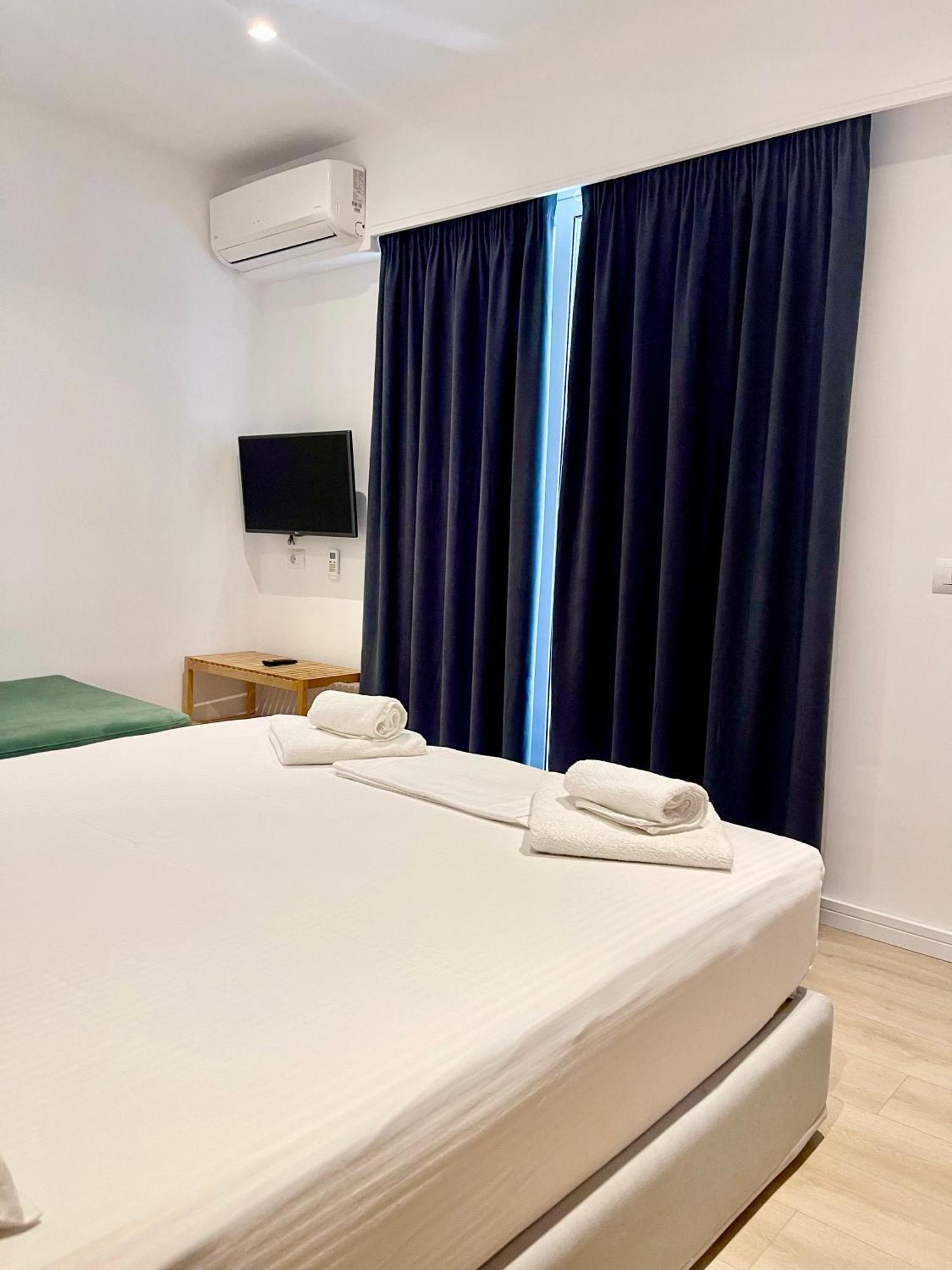 סרנדה Hotel Aulona מראה חיצוני תמונה