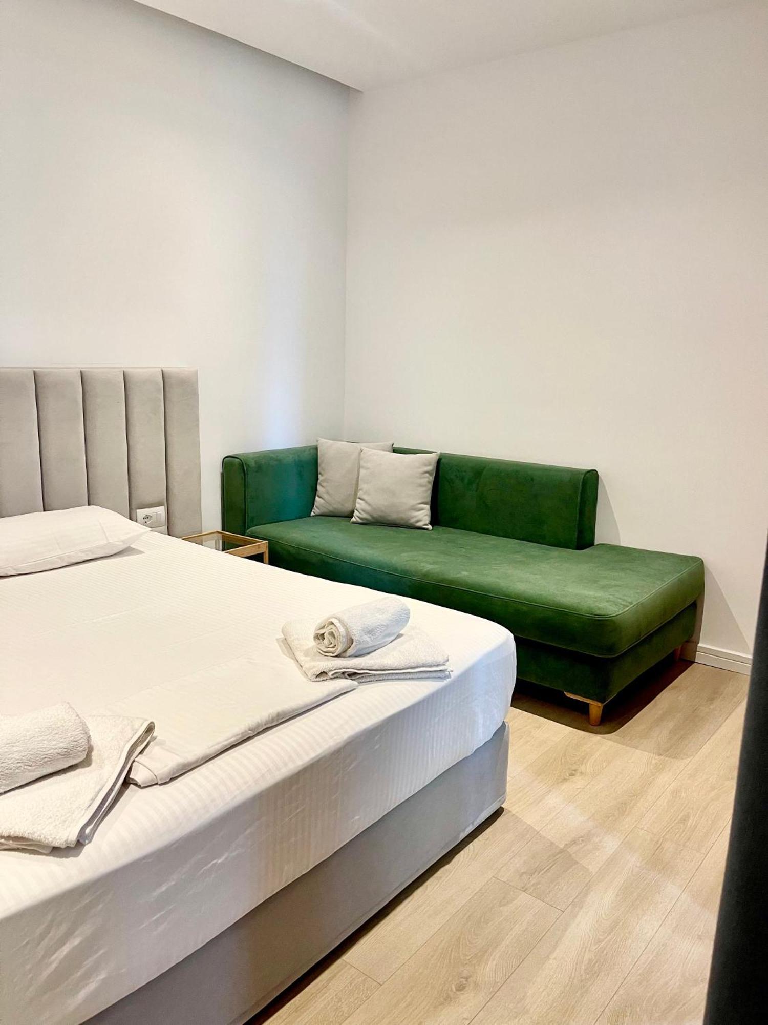 סרנדה Hotel Aulona מראה חיצוני תמונה