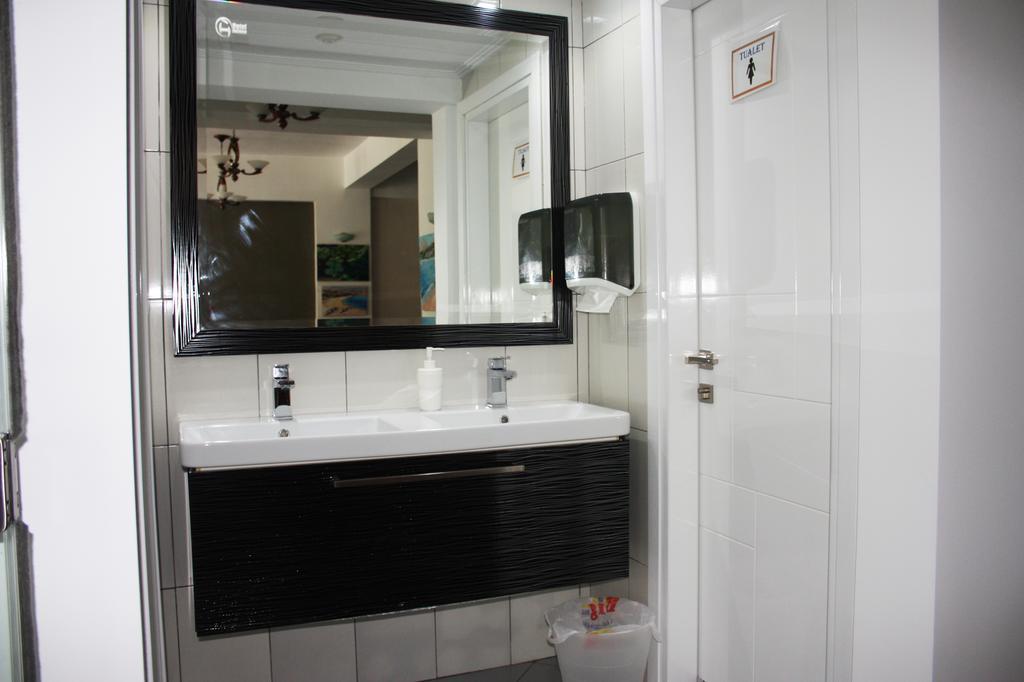 סרנדה Hotel Aulona מראה חיצוני תמונה