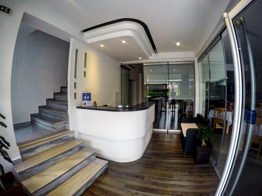סרנדה Hotel Aulona מראה חיצוני תמונה