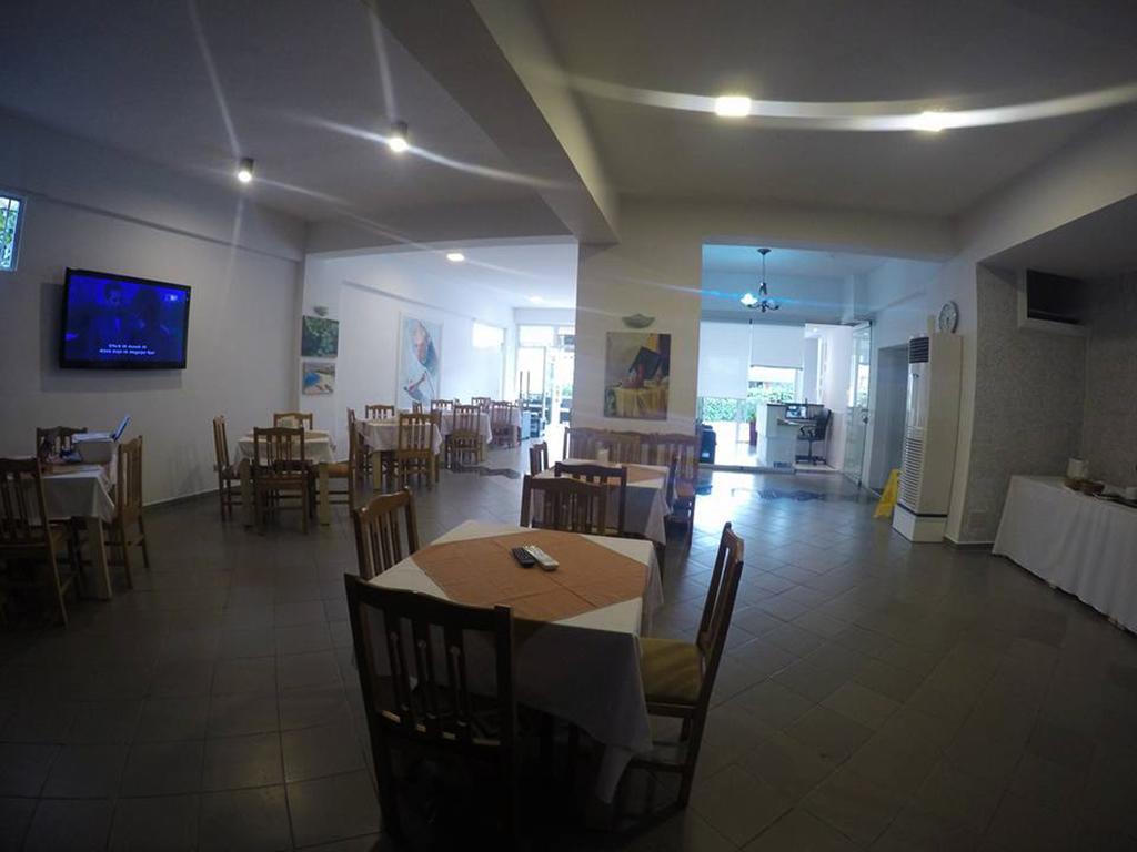 סרנדה Hotel Aulona מראה חיצוני תמונה